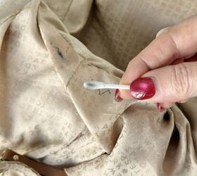 This Q-tip and rubbing alcohol trick fixes an issue all women have