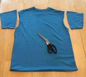 Cuts the sleeves off a t-shirt and suddenly it's a tote bag