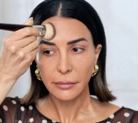 Applying foundation