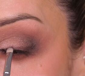 messy makeup, Applying eyeshadow