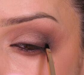 messy makeup, Applying eyeshadow