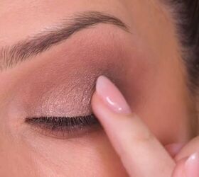 messy makeup, Blending eyeshadow