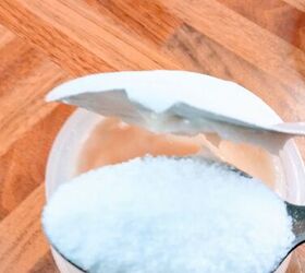 The 30-second foot scrub made from two things you already