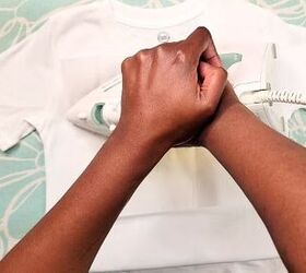 She turned plain white t-shirts into a full week of outfits