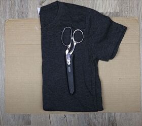 2 ways to add pretty detail to your worn-out tees with scissors and a piece of cardboard