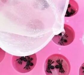 Put little spiders in silicone molds to make this unexpected idea that's PERFECT for Halloween