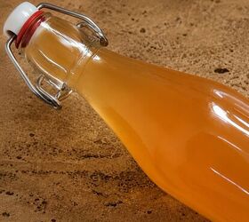The reason women are rubbing apple cider vinegar under their arms today