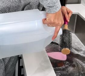The surprising reason women are pouring vinegar on their hairbrushes