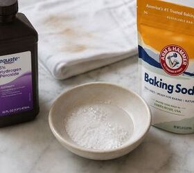 Here's why people keep mixing hydrogen peroxide with baking soda
